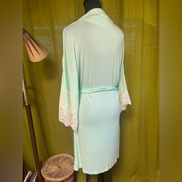 Wendy Glez Robe - Picture 4 of 8